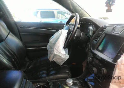 2019 Chrysler 300 300S Awd z USA, uszkodzony, nr VIN 2C3CCAGG9KH610673